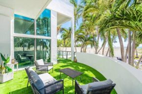 Ventur Loft 2-Story Beachfront Scenic Views